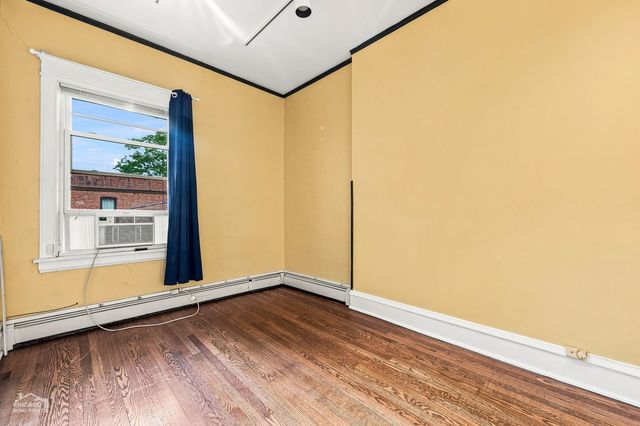 5402 S UNIVERSITY Avenue, Chicago, IL 60615