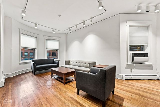 5402 S UNIVERSITY Avenue, Chicago, IL 60615