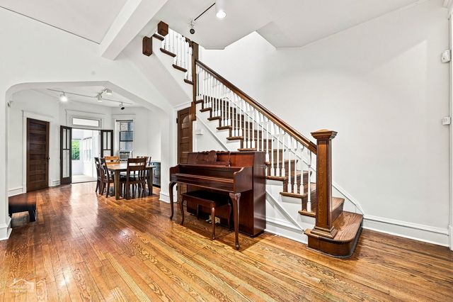 5402 S UNIVERSITY Avenue, Chicago, IL 60615