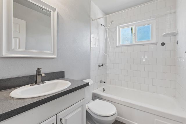 2525 Orwell Ct, Modesto, CA 95354