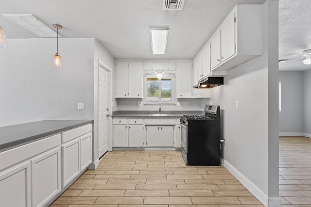 2525 Orwell Ct, Modesto, CA 95354