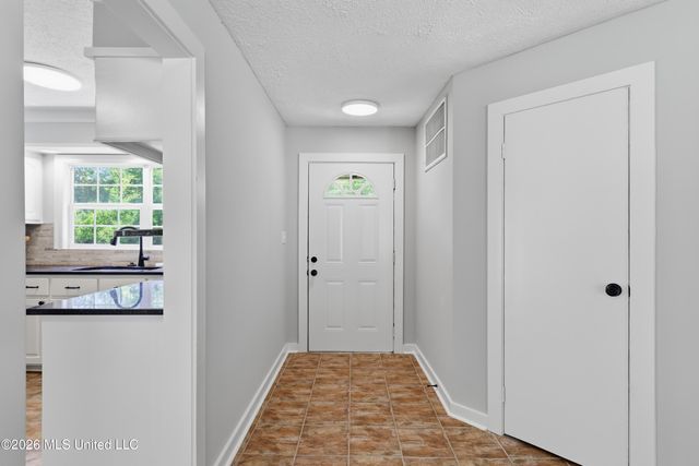 728 Colonial Circle, Jackson, MS 39211