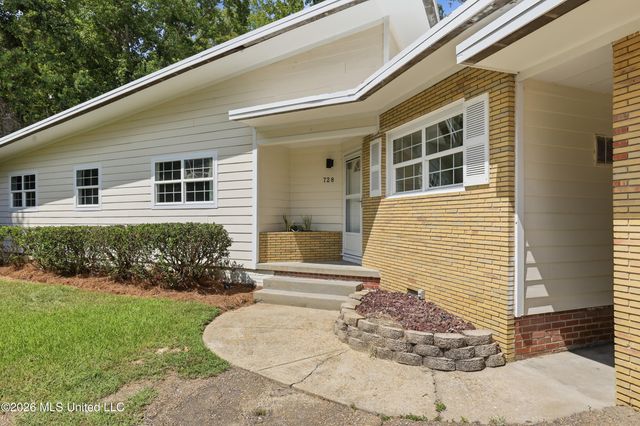 728 Colonial Circle, Jackson, MS 39211