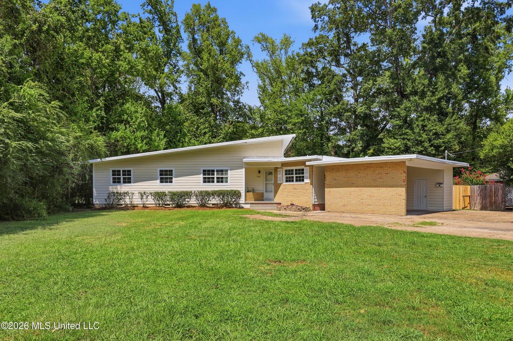 728 Colonial Circle, Jackson, MS 39211