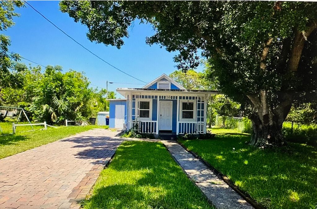 1706 N 15th Street, Fort Pierce, FL 34950