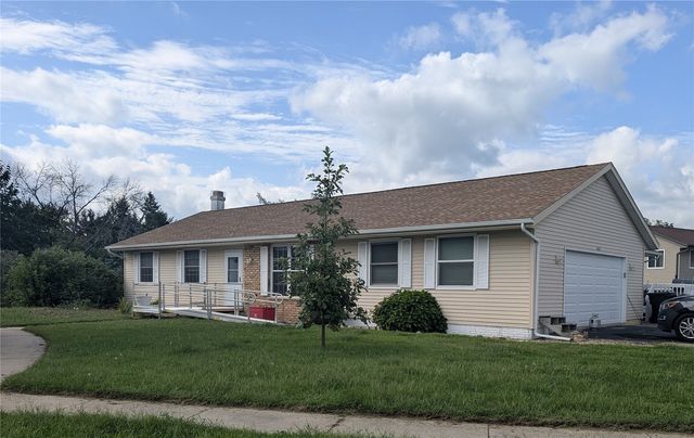 6664 Sand Court SW, Cedar Rapids, IA 52404