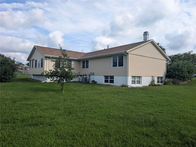 6664 Sand Court SW, Cedar Rapids, IA 52404