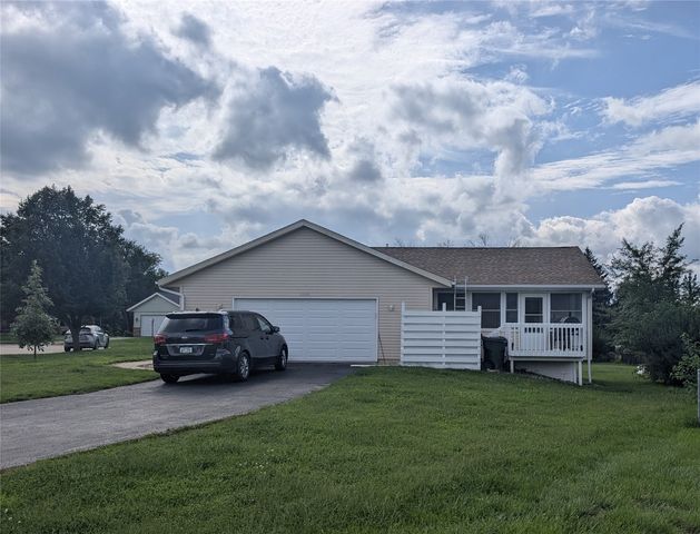 6664 Sand Court SW, Cedar Rapids, IA 52404