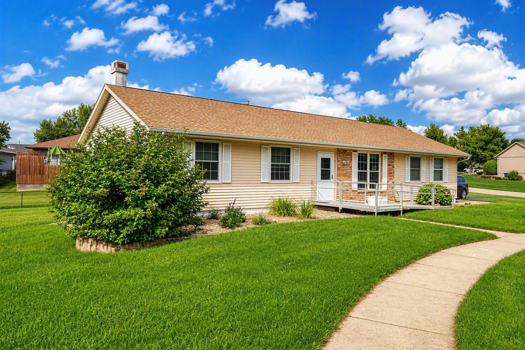 6664 Sand Court SW, Cedar Rapids, IA 52404