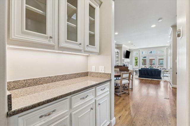 1712 Mcduffie Street, Houston, TX 77019