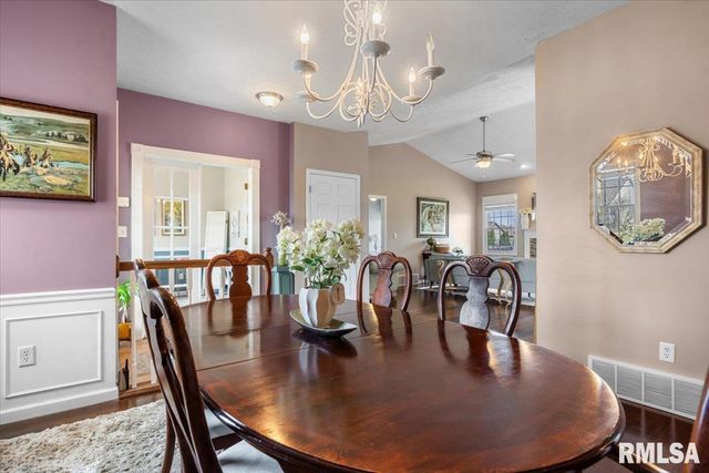 416 Fox Glove Crest, Chatham, IL 62629