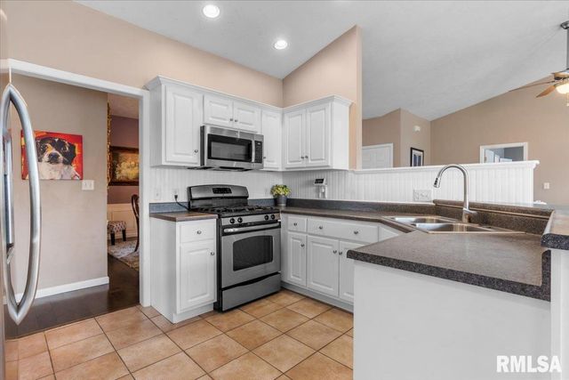 416 Fox Glove Crest, Chatham, IL 62629