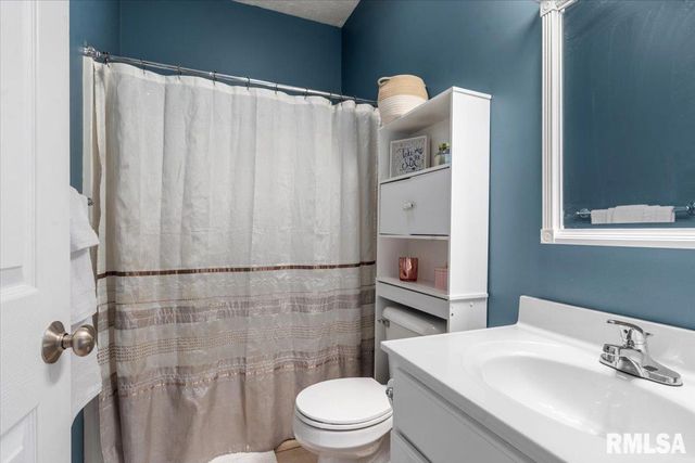 416 Fox Glove Crest, Chatham, IL 62629