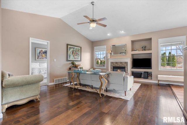 416 Fox Glove Crest, Chatham, IL 62629