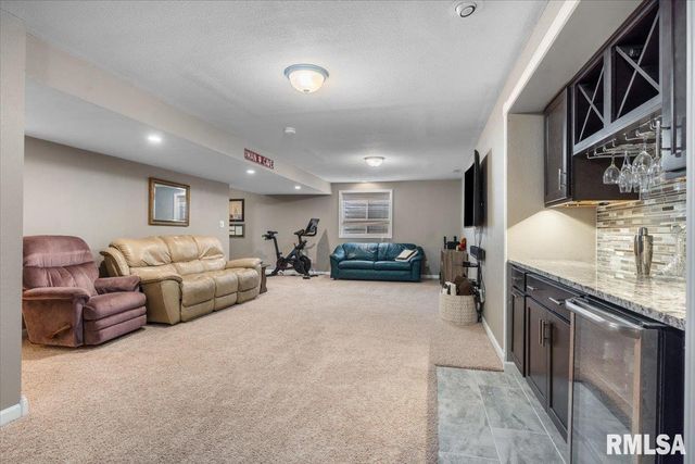 416 Fox Glove Crest, Chatham, IL 62629