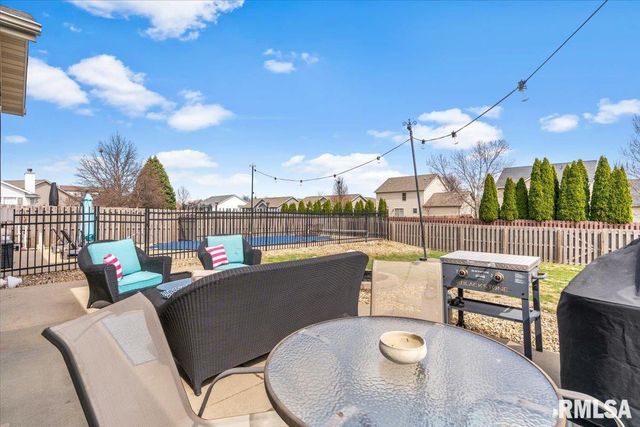 416 Fox Glove Crest, Chatham, IL 62629