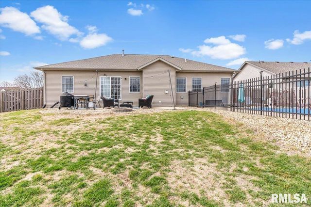 416 Fox Glove Crest, Chatham, IL 62629