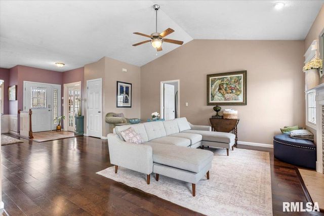 416 Fox Glove Crest, Chatham, IL 62629