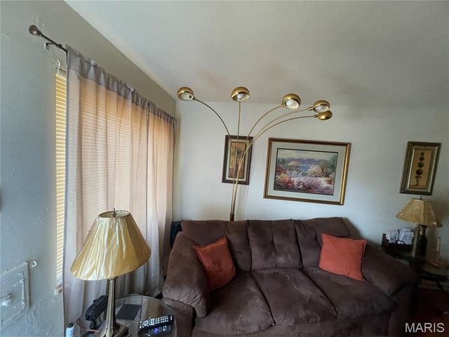8552 Church Road, St Louis, MO 63147