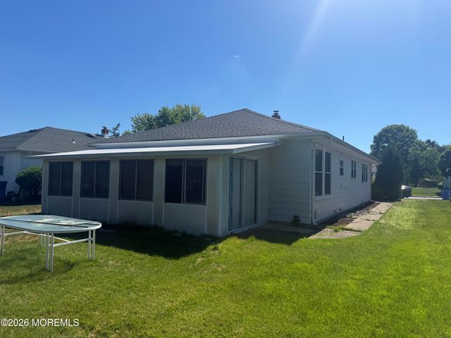 485 Saint Thomas Drive, Toms River, NJ 08757