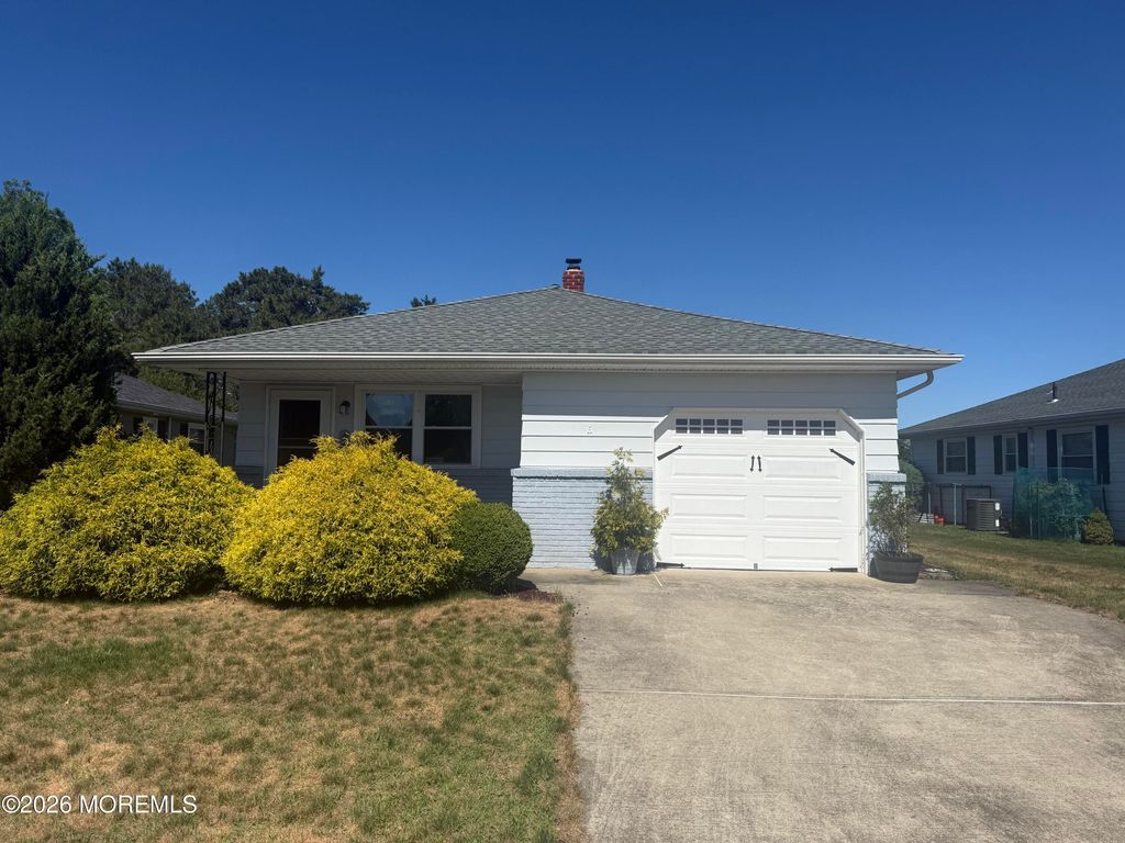 485 Saint Thomas Drive, Toms River, NJ 08757