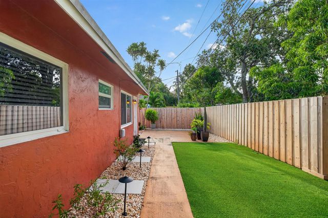 1720 NE 8th Avenue, Fort Lauderdale, FL 33305