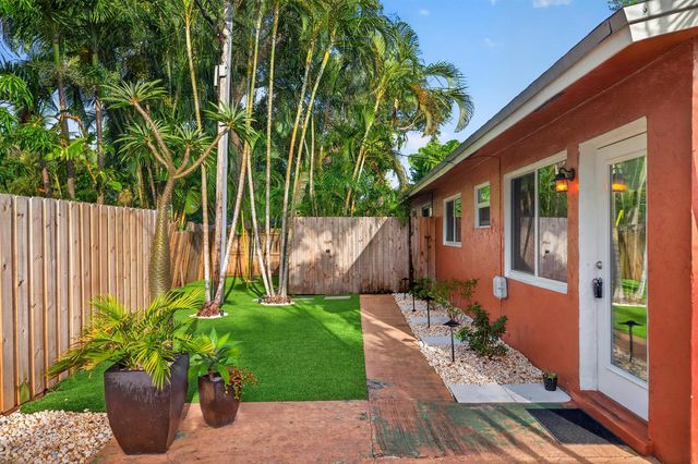 1720 NE 8th Avenue, Fort Lauderdale, FL 33305