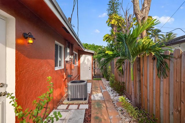 1720 NE 8th Avenue, Fort Lauderdale, FL 33305