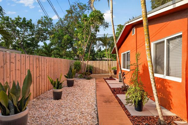 1720 NE 8th Avenue, Fort Lauderdale, FL 33305
