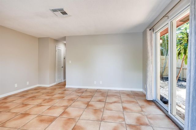 1720 NE 8th Avenue, Fort Lauderdale, FL 33305