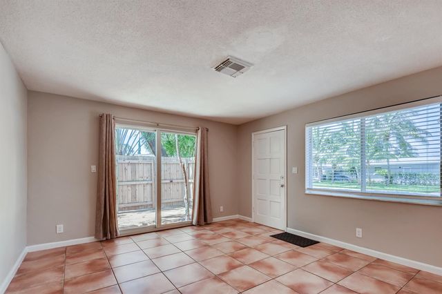 1720 NE 8th Avenue, Fort Lauderdale, FL 33305