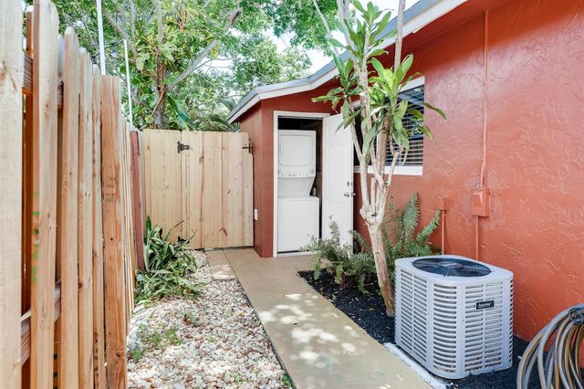 1720 NE 8th Avenue, Fort Lauderdale, FL 33305