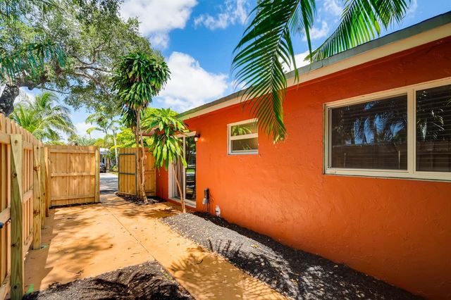 1720 NE 8th Avenue, Fort Lauderdale, FL 33305