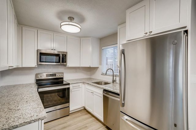 1720 NE 8th Avenue, Fort Lauderdale, FL 33305