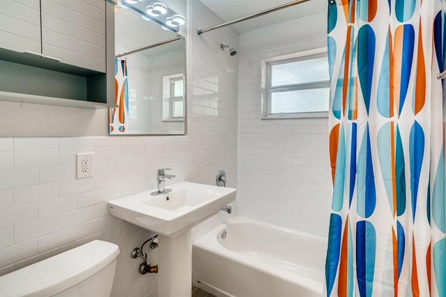 1720 NE 8th Avenue, Fort Lauderdale, FL 33305