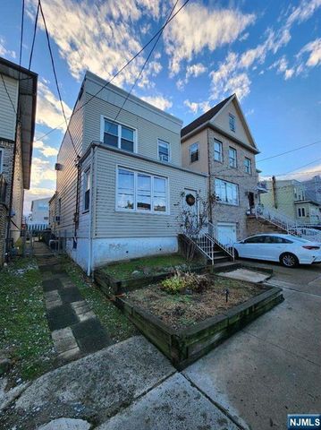 24 54th Street, Bayonne, NJ 07002