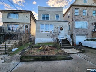 24 54th Street, Bayonne, NJ 07002