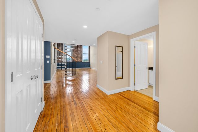 10 Kearney Sq 307, Lowell, MA 01852
