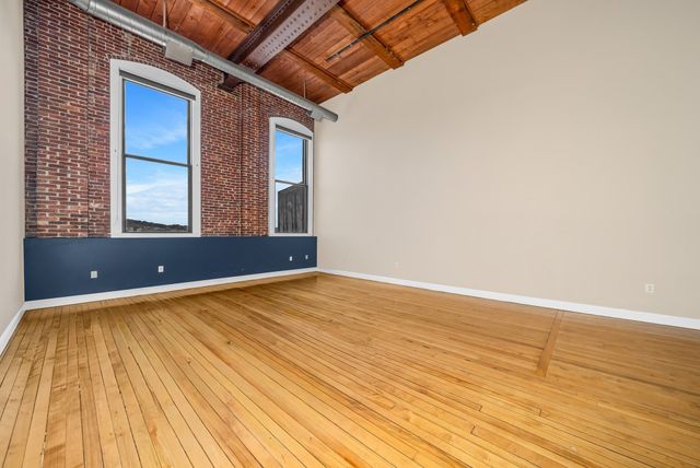 10 Kearney Sq 307, Lowell, MA 01852