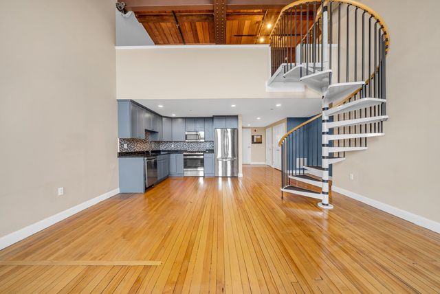 10 Kearney Sq 307, Lowell, MA 01852