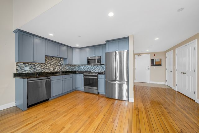 10 Kearney Sq 307, Lowell, MA 01852
