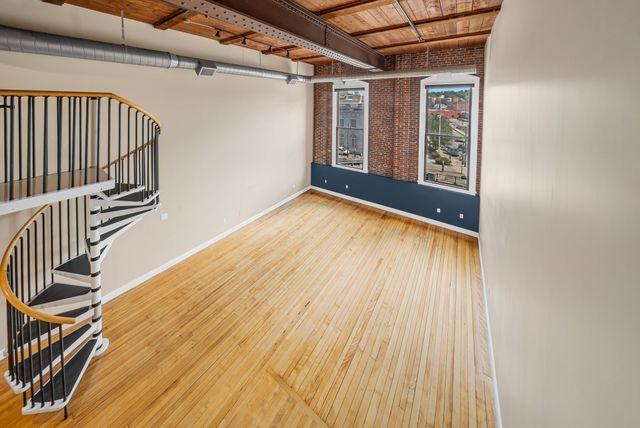 10 Kearney Sq 307, Lowell, MA 01852