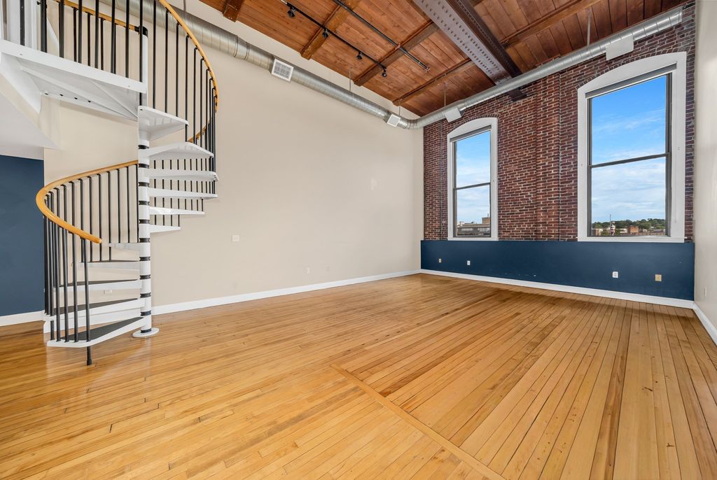 10 Kearney Sq 307, Lowell, MA 01852