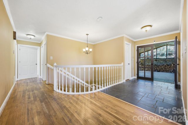 8 Covewood Road, Asheville, NC 28805