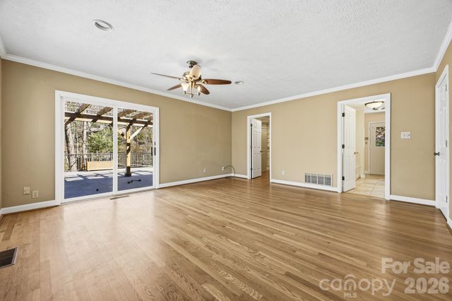 8 Covewood Road, Asheville, NC 28805