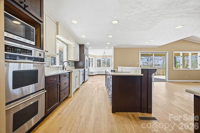 8 Covewood Road, Asheville, NC 28805