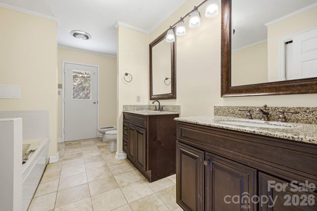 8 Covewood Road, Asheville, NC 28805