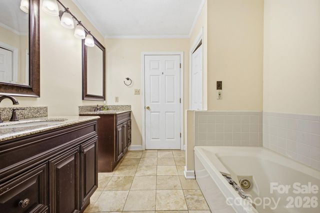 8 Covewood Road, Asheville, NC 28805
