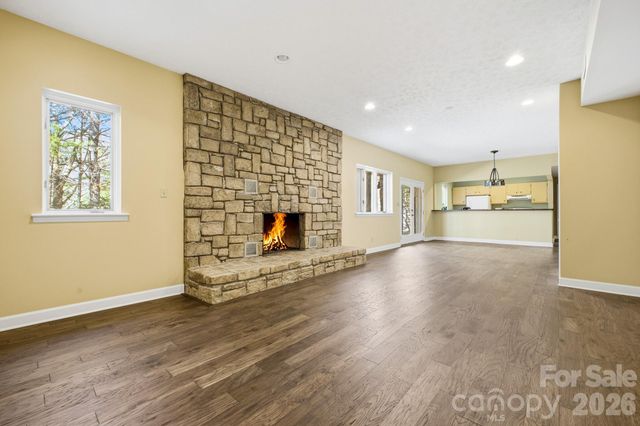8 Covewood Road, Asheville, NC 28805