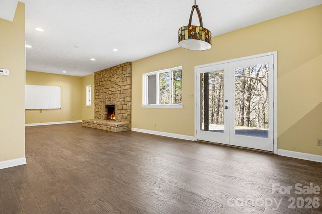 8 Covewood Road, Asheville, NC 28805